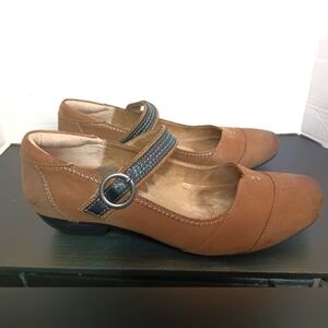 Taos Virtue Mary Jane Shoes Size 10 Leather Tan Brown Heel Twee Academia